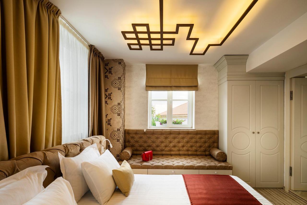 Gallery 37 Powered By Aston Plovdiv Exterior photo A room at the Mandarin Oriental, Munich