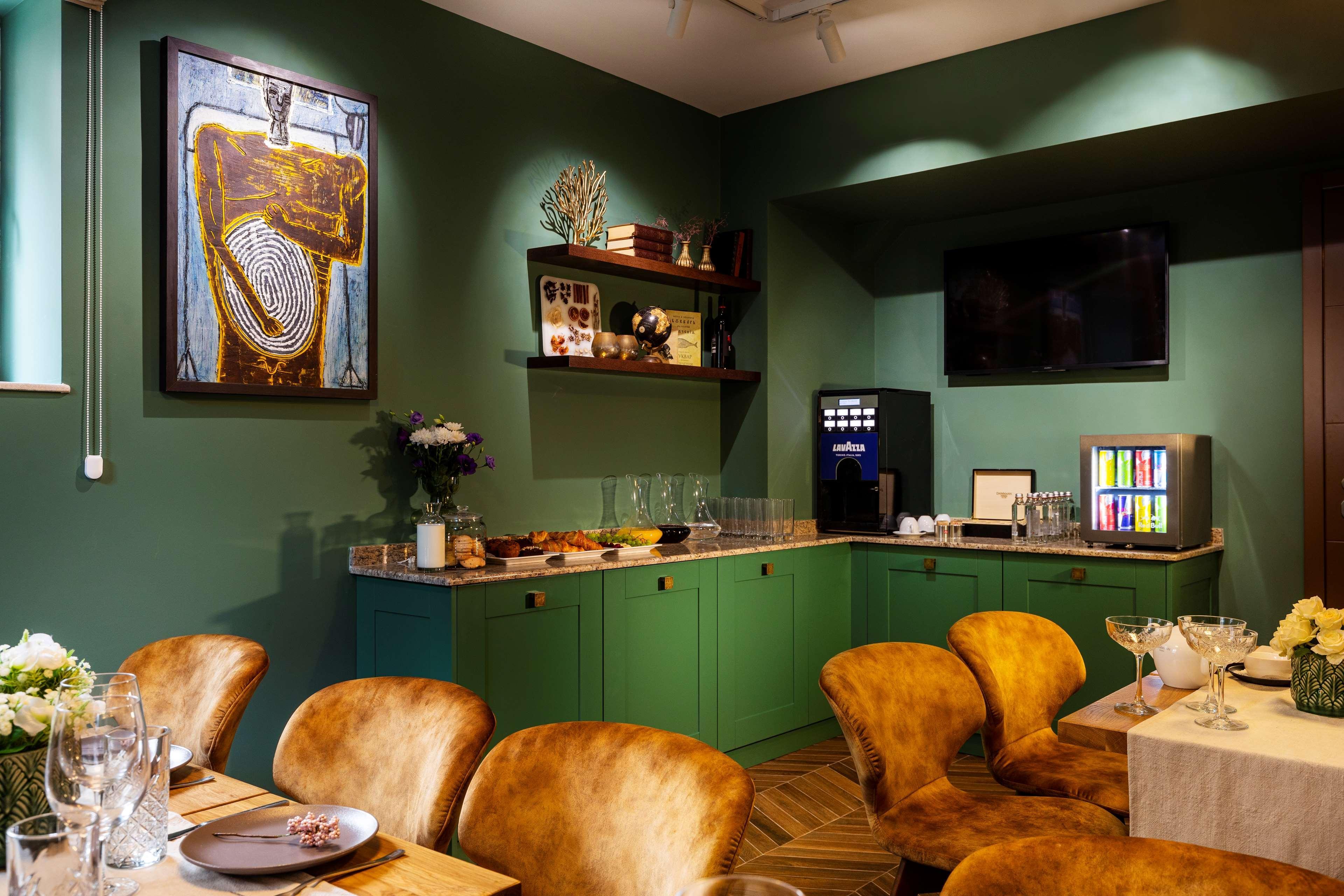 Gallery 37 Powered By Aston Plovdiv Exterior photo The Green Room